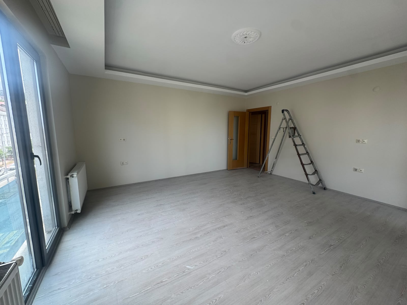SÖĞÜTLÜ DE CUMHURİYET BULVARINDA KİRALIK DAİRE